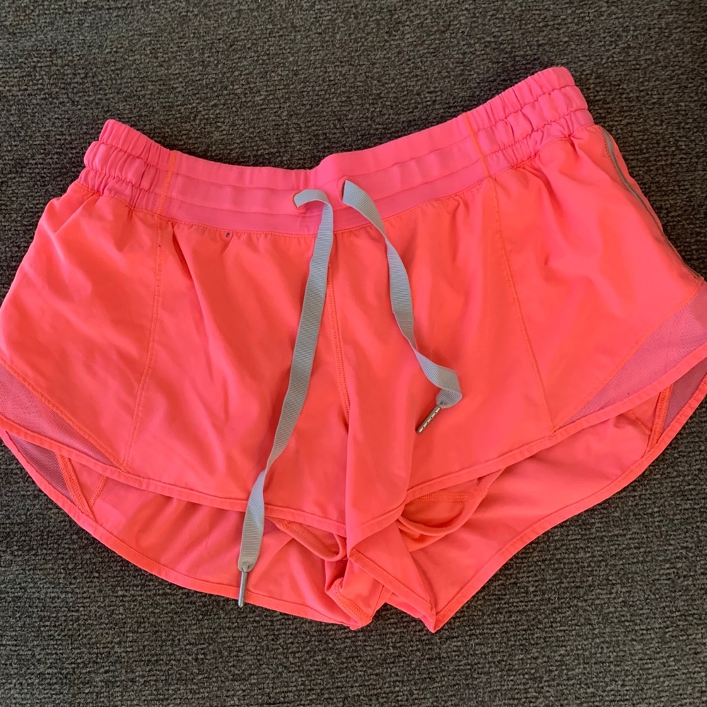 Lululemon Hotty Hot 2.5” shorts HOT PINK